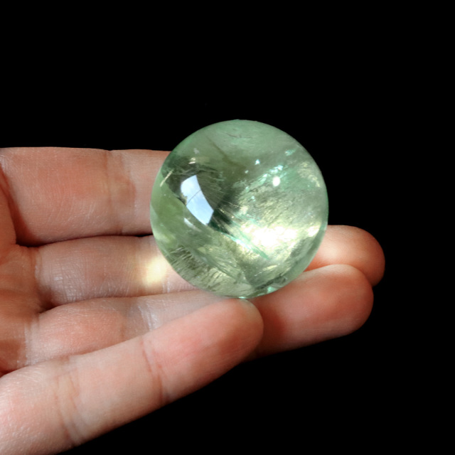 グリーン フローライト AAAAA 丸玉 虹入り レインボー 透き通る透明感 スフィア 台座 蛍石 天然石 1点もの パワーストーン