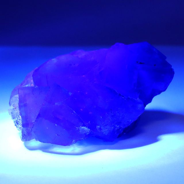 グリーンフローライト ラフ 原石 ナミビア産 ツーソン展示会商品 カラーチェンジ 天然石 置き物 置物