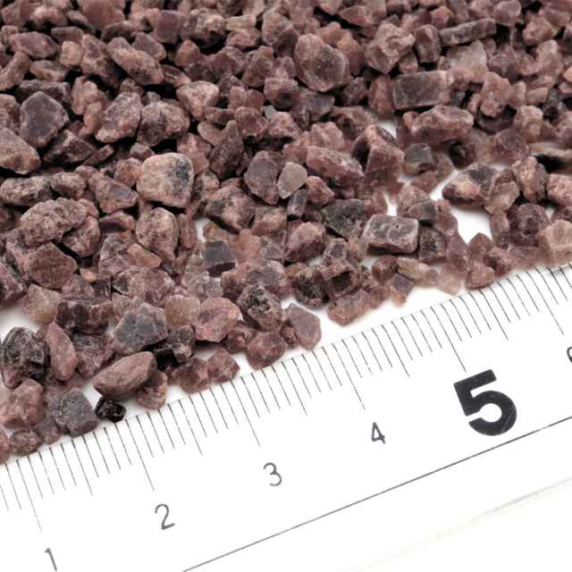 ブラック岩塩 さざれ 100g バスソルト ヒマラヤ パキスタン産 天然石 パワーストーン 浄化グッズ