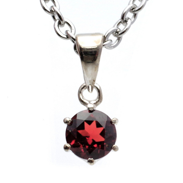 モザンビークガーネット ペンダント 宝石質 AAA 天然石 ネックレス Silver925 1月 誕生石