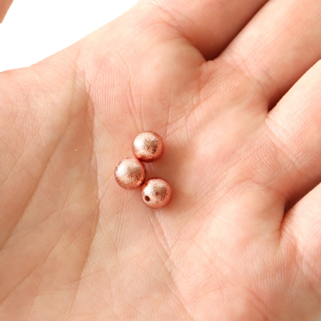 ナミビア・ギベオン　鉄隕石（メテオライト）ピンクゴールド粒売り6mm
