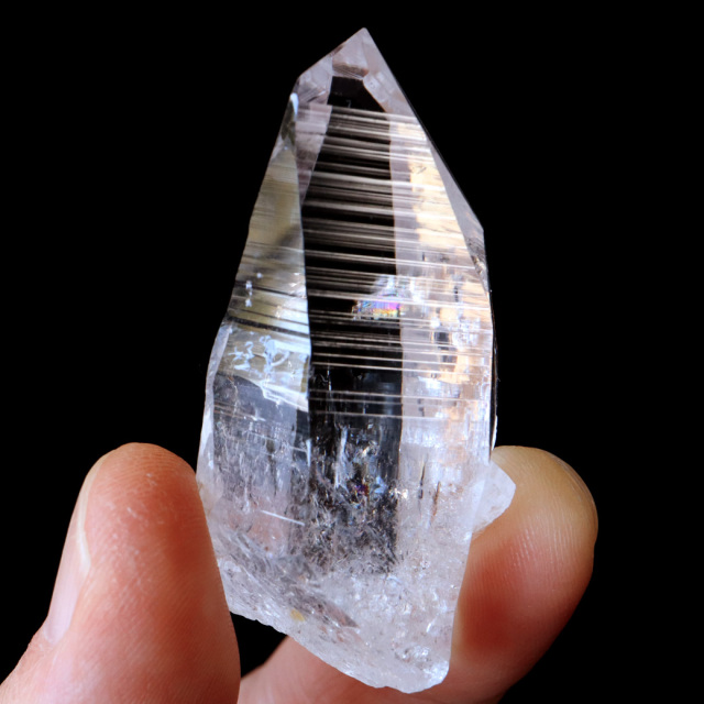 レムリアンシード | バーコード状の縞条線が特徴的な水晶