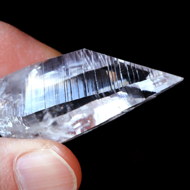 レムリアンシード | バーコード状の縞条線が特徴的な水晶