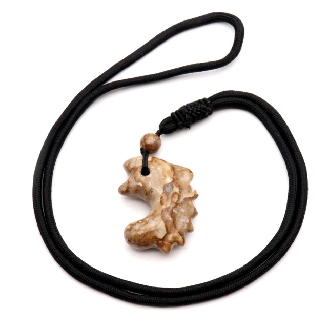 姫川薬石 勾玉 大 鬣型（たてがみ） まがたま ネックレス 新潟県 糸魚川産 日本製 天然石 パワーストーン 癒し ヒーリング プレゼント