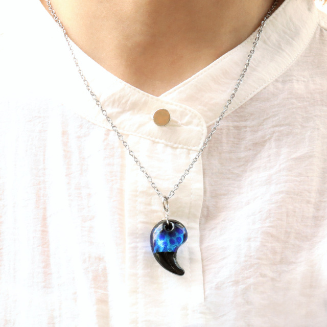 ホタルガラス ネックレス 勾玉 まがたま かわいい ペンダント 光る