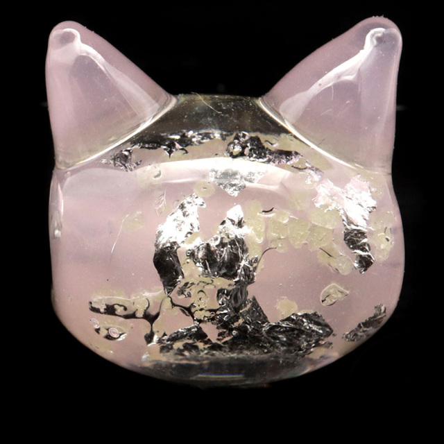 ホタルガラス ねこ ビーズ 1粒 ベビーピンク 光る 蓄光 パーツ 猫 ネコ アクセサリー 制作 粒売り手芸 トンボ玉 とんぼ玉 招き猫 沖縄