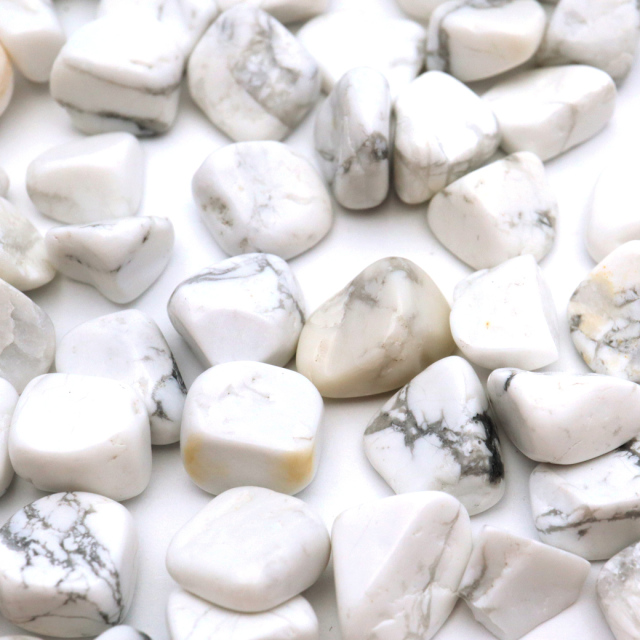 ハウライト さざれ石 本物 100g サイズ中 ホワイト マグネサイト 細石 天然石 パワーストーン 浄化グッズ 敬老の日