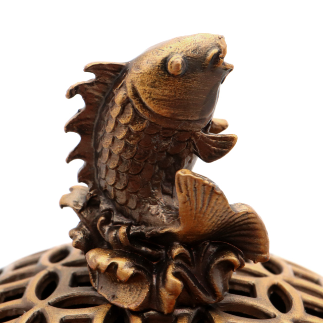 香炉 おしゃれ お香立て 真鍮製 魚 鯉 蓋付き 丸型 渦巻型 うずまき 線香 コーン 対応 置き台 灰がこぼれない お盆 アロマ ギフト