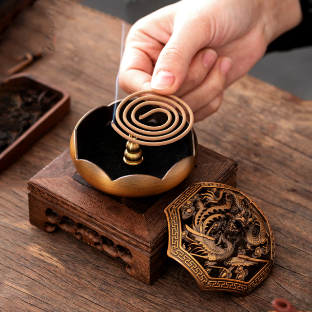 香炉 おしゃれ お香立て 真鍮製 龍 鳳凰 蓋付き 不燃綿入り 丸型 渦巻