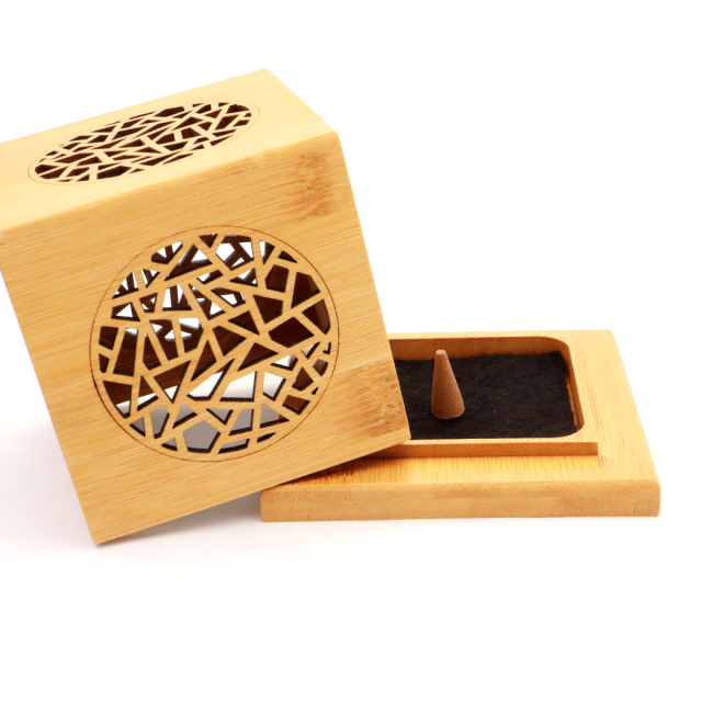 香炉 おしゃれ 透かし彫り 竹素材 キューブ型 ホワイトセージ 渦巻線香 コーン 対応 浄化用 受け皿 ギフト 灰がこぼれない リラックス