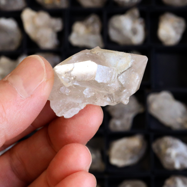 ジャカレー 水晶 クラスター 15-30g前後 ランダム発送 ブラジル産 原石 ワニ水晶 エレスチャルクォーツ