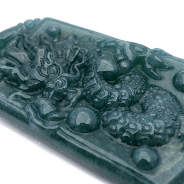 龍 翡翠 グアテマラ産 ペンダント トップ用 素材 ルース バチカン無し