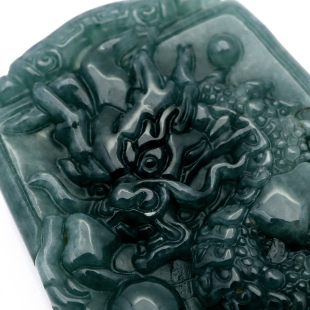 龍 翡翠 グアテマラ産 ペンダント トップ用 素材 ルース バチカン無し 昇り龍 1点もの たつ 辰  干支 お守り 龍神 開運 商売繁盛