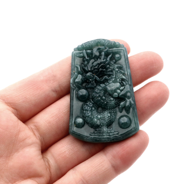 龍 翡翠 グアテマラ産 ペンダント トップ用 素材 ルース バチカン無し 昇り龍 1点もの たつ 辰  干支 お守り 龍神 開運 商売繁盛