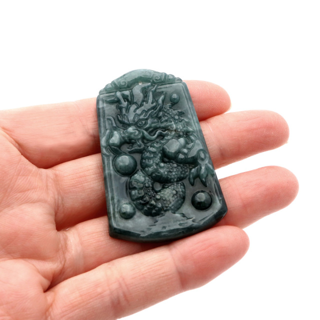 龍 翡翠 グアテマラ産 ペンダント トップ用 素材 ルース バチカン無し 昇り龍 1点もの たつ 辰  干支 お守り 龍神 開運 商売繁盛