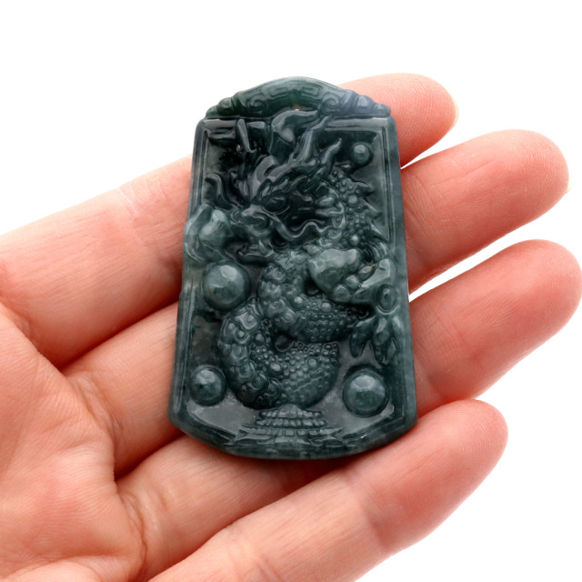 龍 翡翠 グアテマラ産 ペンダント トップ用 素材 ルース バチカン無し 昇り龍 1点もの たつ 辰  干支 お守り 龍神 開運 商売繁盛