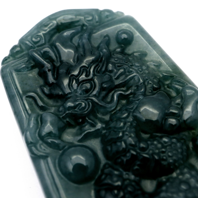龍 翡翠 グアテマラ産 ペンダント トップ用 素材 ルース バチカン無し