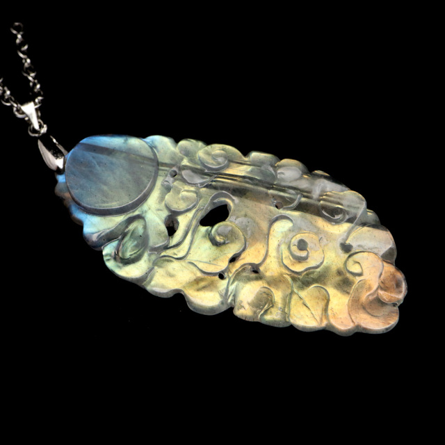 ラブラドライト ペンダント 手彫り 龍 ネックレス 天然石