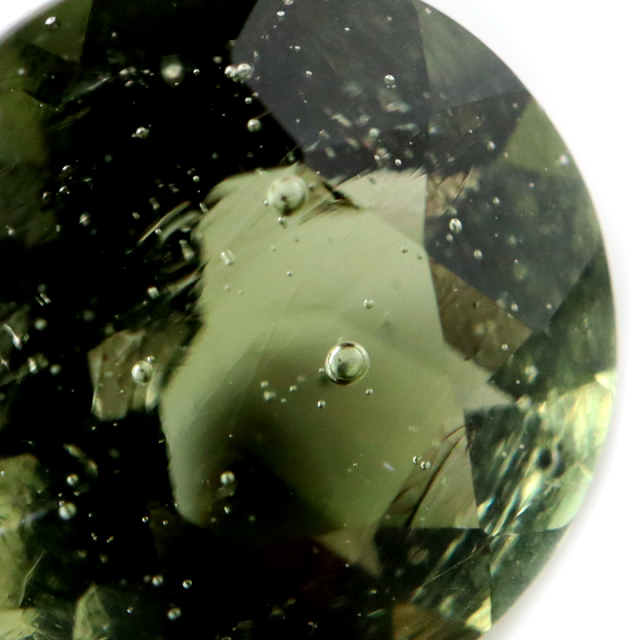 モルダバイト ルース 0.6ct ラウンドカット チェコ産 宝石質 裸石  穴無し 天然ガラス 宇宙の神秘 天然石 パワーストーン 癒し
