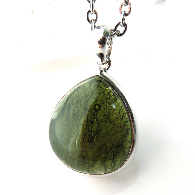 激レア　特選！天然モルダバイトペンダント　龍彫りペンダント 超高品質 モルダバイト ペンダント 龍紋がはっきりと見える 本物