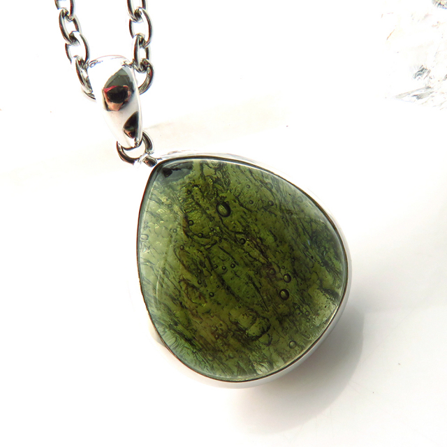 超高品質 モルダバイト ペンダント 龍紋がはっきりと見える 本物 天然石