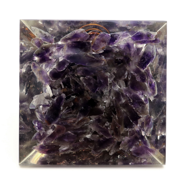 アメジスト使用 水晶単結晶入り オルゴナイトピラミッド 大人気スピリチュアルグッズ 幅約65-70mm前後