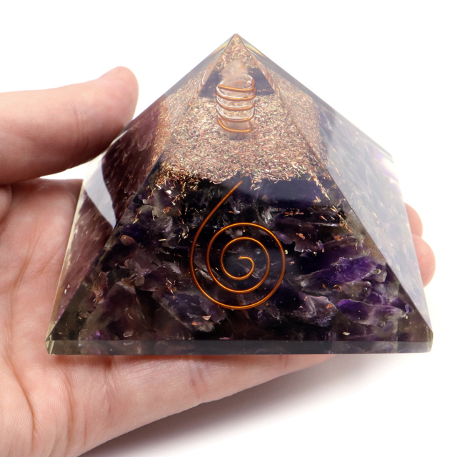 アメジスト使用 水晶単結晶入り オルゴナイトピラミッド 大人気スピリチュアルグッズ 幅約65-70mm前後