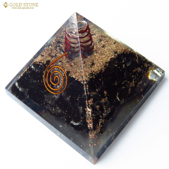 オニキス使用 水晶単結晶入り オルゴナイトピラミッド 大人気スピリチュアルグッズ 幅約65-70mm前後