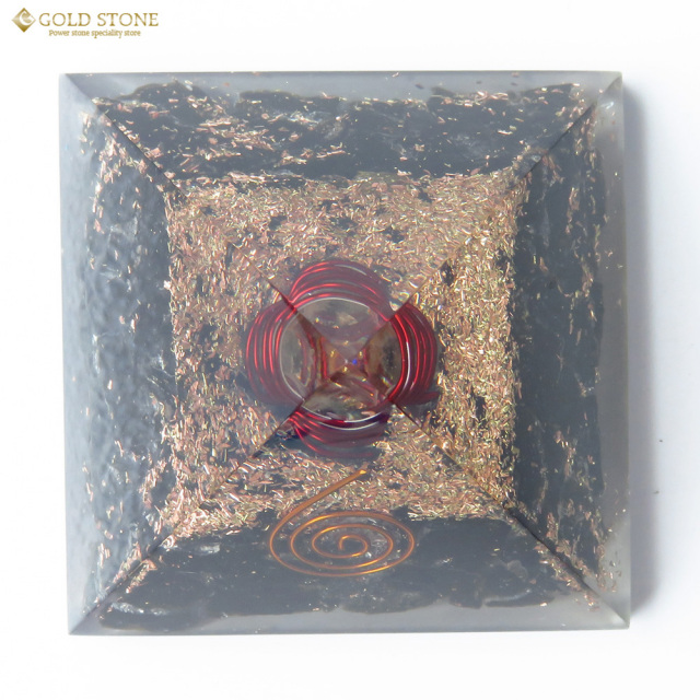 オニキス使用 水晶単結晶入り オルゴナイトピラミッド 大人気スピリチュアルグッズ 幅約65-70mm前後