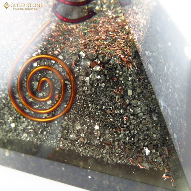 パイライト使用 水晶単結晶入り オルゴナイトピラミッド 大人気スピリチュアルグッズ 幅約65-70mm前後