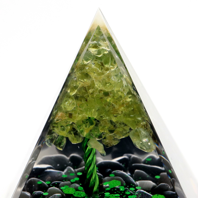 オルゴナイト ピラミッド 招財樹 天然石 さざれ オブシディアン ペリドット 幅 約5cm orgonite pyramid  置物