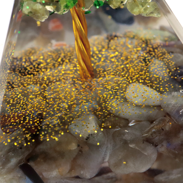 オルゴナイト ピラミッド 招財樹 天然石 さざれ ラブラドライト ペリドット 幅 約5cm orgonite pyramid  置物