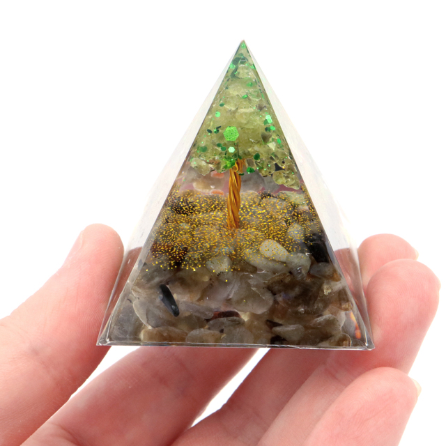 オルゴナイト ピラミッド 招財樹 天然石 さざれ ラブラドライト ペリドット 幅 約5cm orgonite pyramid  置物