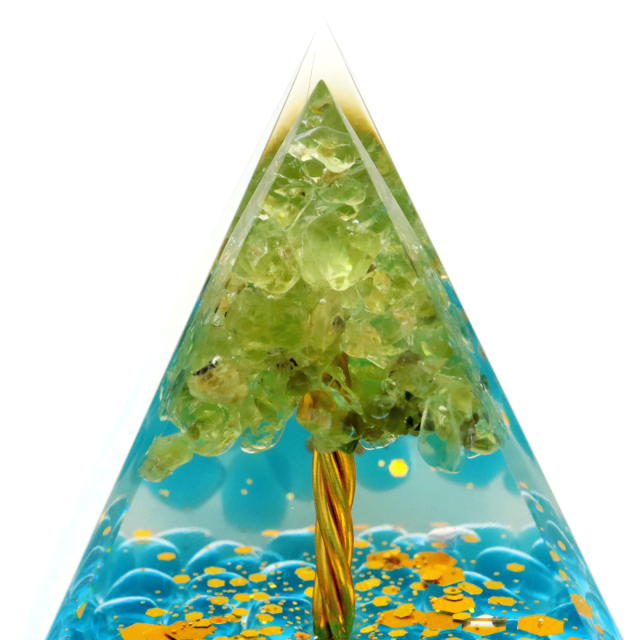 オルゴナイト ピラミッド 招財樹 天然石 さざれ ペリドット 幅 約5cm orgonite pyramid  置物