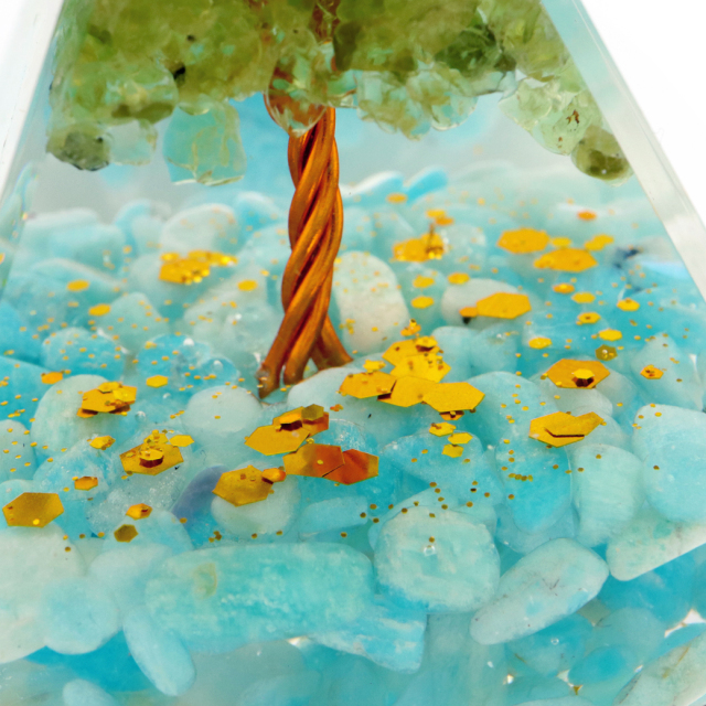 オルゴナイト ピラミッド 招財樹 天然石 さざれ アマゾナイト ペリドット 幅 約5cm orgonite pyramid  置物