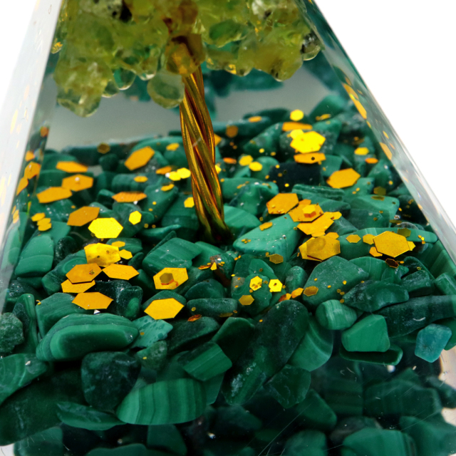オルゴナイト ピラミッド 招財樹 天然石 さざれ マラカイト ペリドット 幅 約5cm orgonite pyramid  置物