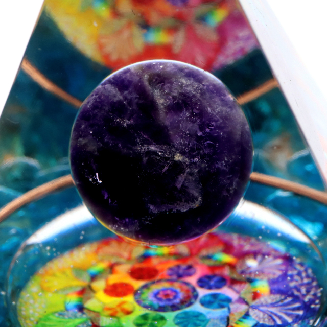オルゴナイト ピラミッド アメジスト 丸玉入り 紫水晶 曼荼羅 orgonite pyramid  置物 天然石 パワーストーン 浄化