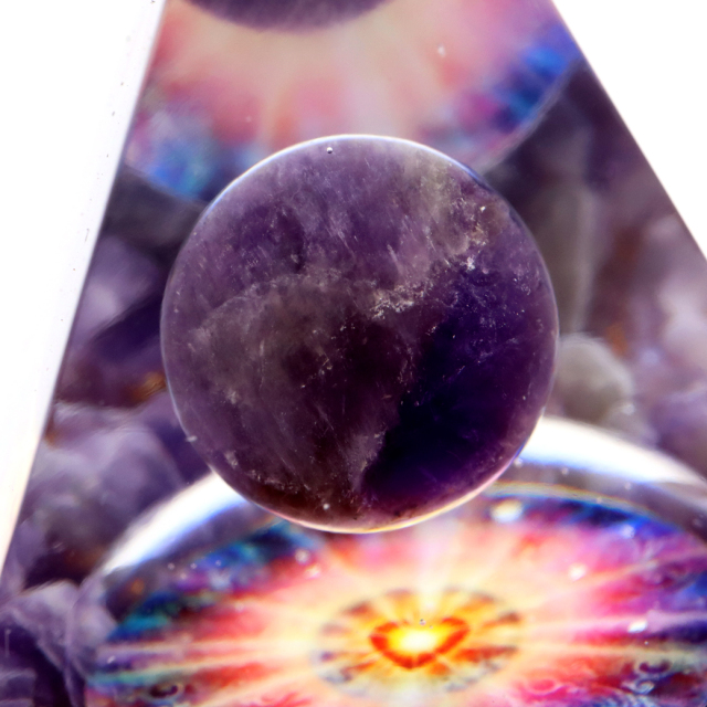 オルゴナイト ピラミッド 愛心 ハート アメジスト さざれ 丸玉入り 紫水晶 orgonite pyramid  置物 天然石 パワーストーン 浄化