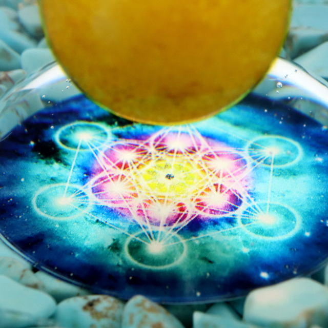 オルゴナイト ピラミッド ターコイズ トルコ石 さざれ アラゴナイト 丸玉入り 六芒星  orgonite pyramid  置物 天然石