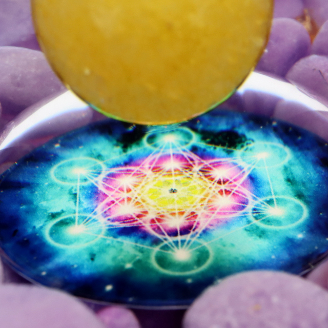 オルゴナイト ピラミッド ラベンダーアメジスト さざれ アラゴナイト 丸玉入り 六芒星  orgonite pyramid  置物 天然石