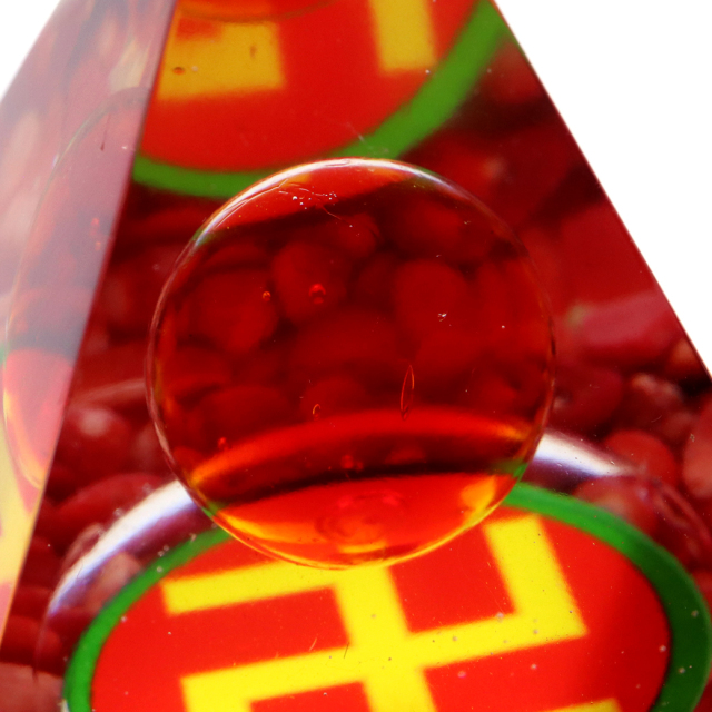 オルゴナイト ピラミッド レッドコーラル さざれ 珊瑚 卍 orgonite pyramid  置物 天然石 パワーストーン 浄化