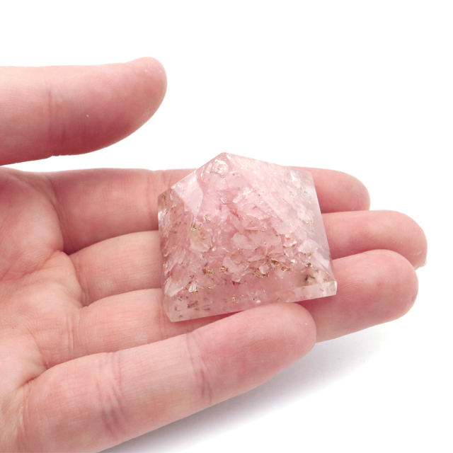 ローズクォーツ使用 オルゴナイト ピラミッド 紅水晶 大人気 スピリチュアルグッズ 幅約30mm前後 コイル無し