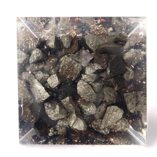 北海道産 ブラックシリカ使用 オルゴナイトピラミッド 大人気スピリチュアルグッズ 幅約30mm前後