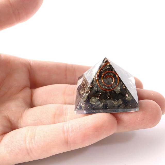 北海道産 ブラックシリカ使用 オルゴナイトピラミッド 大人気スピリチュアルグッズ 幅約30mm前後
