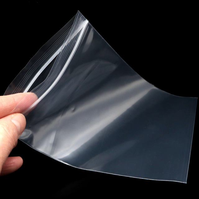 チャック付きポリ袋 140 x 100mm 100枚入り ジップ式 業務用 厚手 透明 ビニール袋 包装 マスク入れ マスクケース 持ち運び 携帯