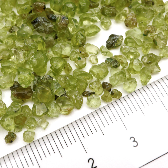 200☆数量限定☆太陽の石【200gハイクォリティ小粒ペリドットさざれ