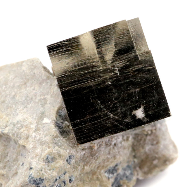 パイライト 原石 母岩付き スペイン ナバフン産 キュービック 結晶 1点もの 黄鉄鉱 pyrite パワーストーン 天然石