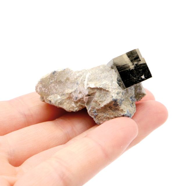 パイライト 原石 母岩付き スペイン ナバフン産 キュービック 結晶 1点もの 黄鉄鉱 pyrite パワーストーン 天然石