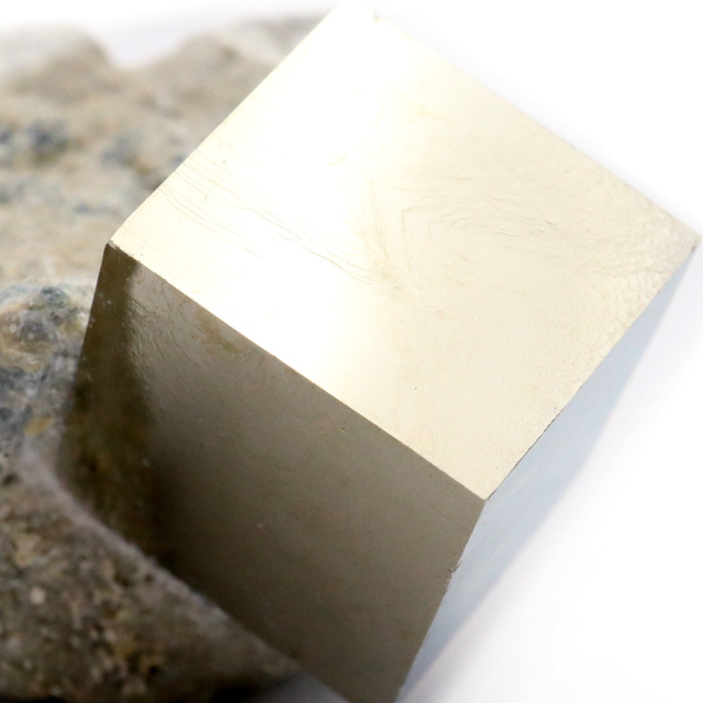 パイライト 原石 母岩付き スペイン ナバフン産 キュービック 結晶 1点もの 黄鉄鉱 pyrite パワーストーン 天然石