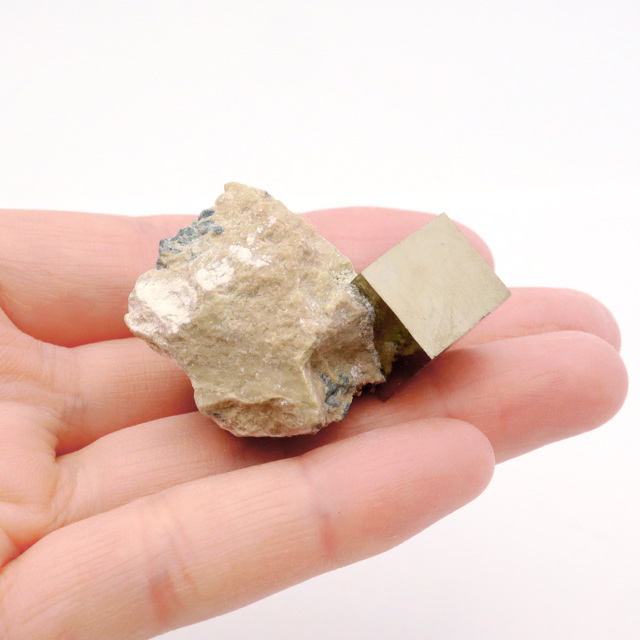 パイライト 原石 母岩付き スペイン ナバフン産 キュービック 結晶 1点もの 黄鉄鉱 pyrite パワーストーン 天然石